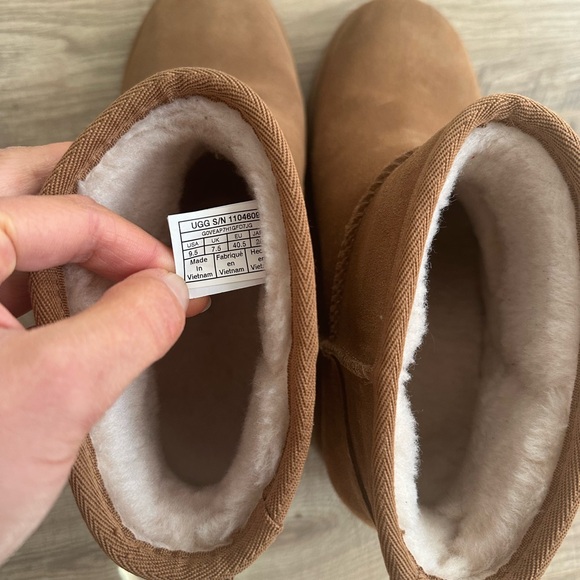 UGG Women’s Classic Femme Mini Boot - Picture 6 of 7